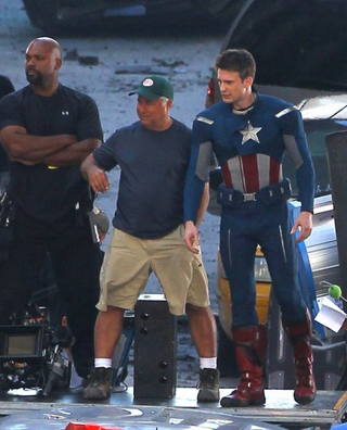 Illustration for article titled The Avengers set photos